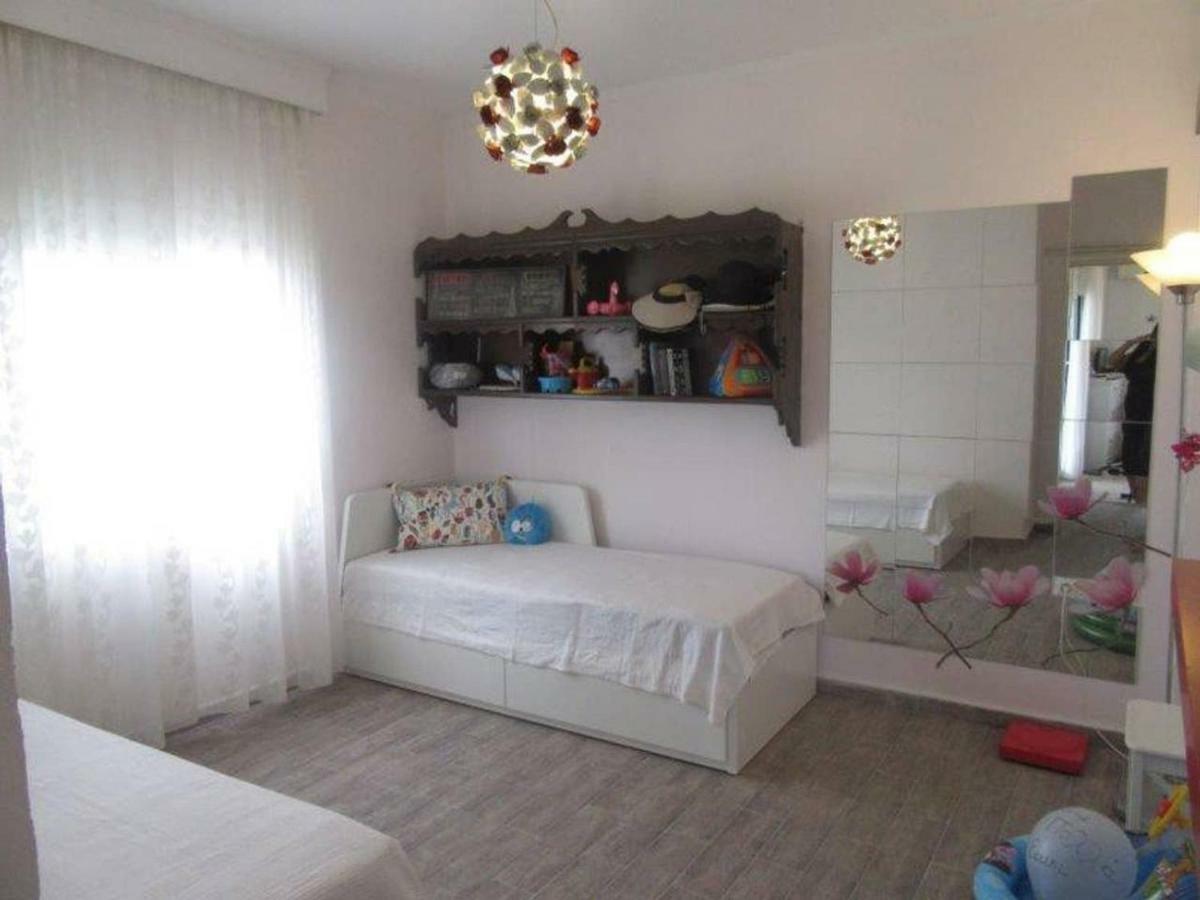 Ferienwohnung Pefkohori Apart. Near The Beach With Indor Parking And Yard Exterior foto