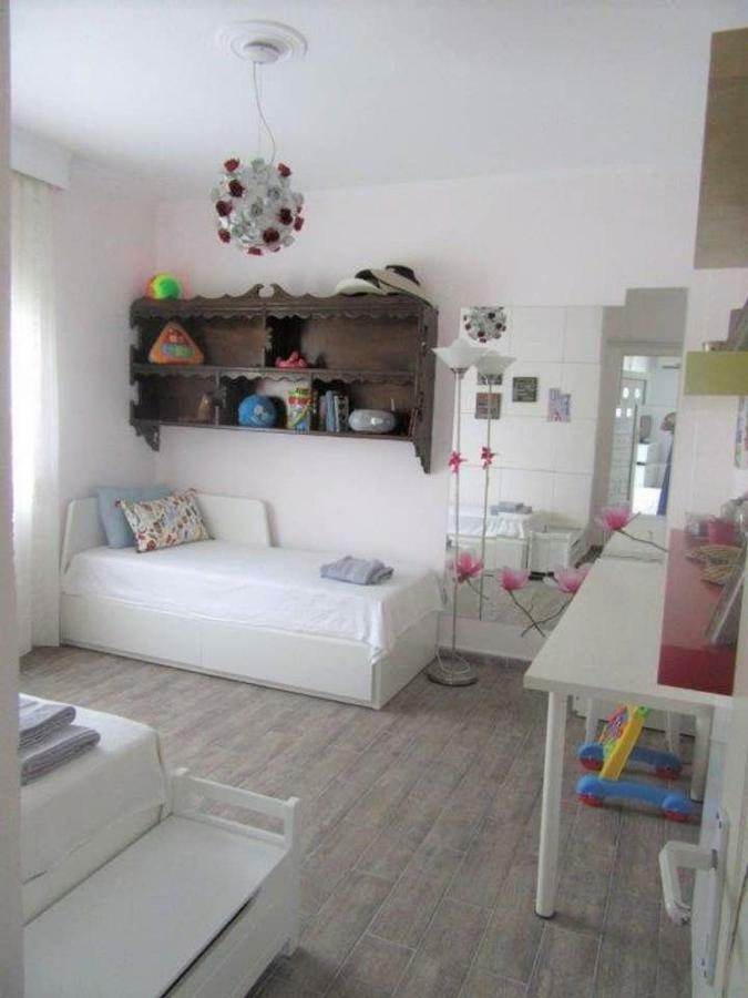 Ferienwohnung Pefkohori Apart. Near The Beach With Indor Parking And Yard Exterior foto